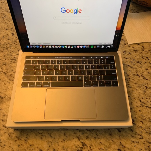 MacBook Pro 2019 - Picture 3 of 3